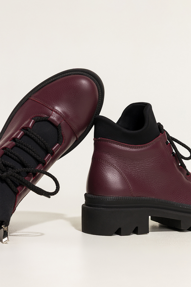 Bordowe botki skórzane damskie na bieżnikowanej podeszwie sznurowane PRODUKT POLSKI Casu A099