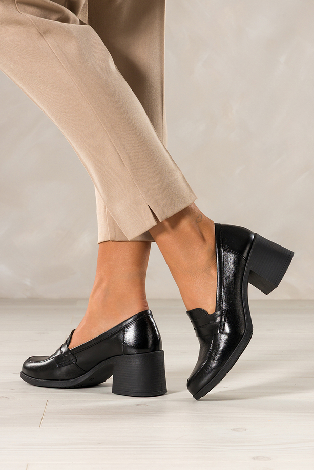 Czarne mokasyny skórzane damskie na szerokim klocku ozdobny pasek PRODUKT POLSKI Casu 2762