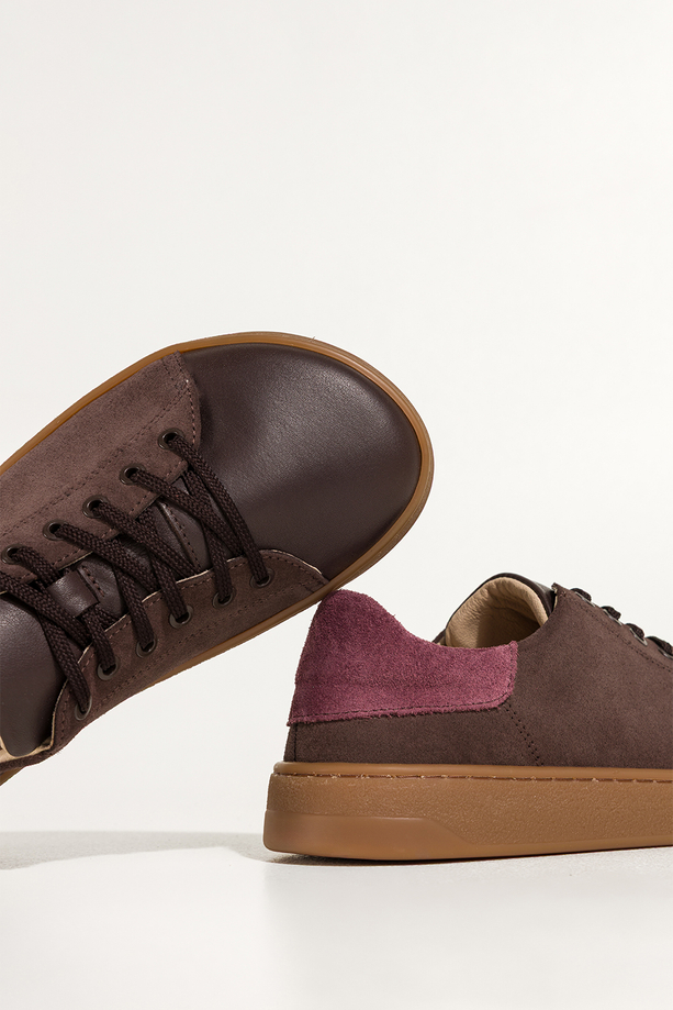 Czekoladowe półbuty barefoot skórzane damskie szerokie na elastycznej platformie bordowe wstawki sznurowane PRODUKT POLSKI Casu M8879H7