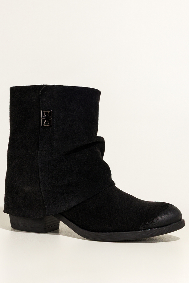 Czarne botki skórzane damskie kowbojki z szeroką marszczoną cholewką stalowa ozdoba ścięty obcas klocek PRODUKT POLSKI Casu 39454