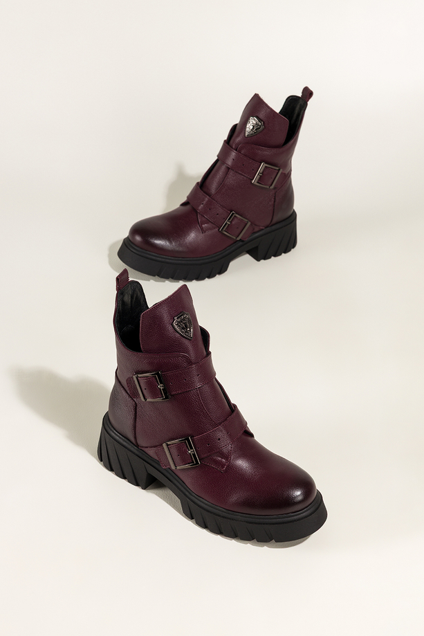 Bordowe botki workery skórzane damskie na bieżnikowanej platformie paski z klamrami stalowa ozdoba na języku PRODUKT POLSKI Casu 39517