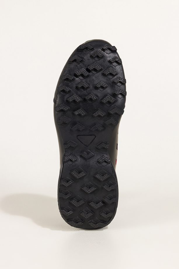 Czarne buty trekkingowe damskie buty sportowe softshell na bieżnikowanej podeszwie czerwone wstawki sznurowane Carla EY82976-5
