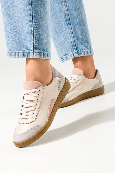 Beżowe sneakersy skórzane damskie buty sportowe na elastycznej płaskiej podeszwie sznurowane PRODUKT POLSKI Casu N1220