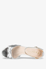 Srebrne sandały błyszczące na niskim obcasie z zakrytą piętą pasek wokół kostki skórzana wkładka Casu ER22X8-S
