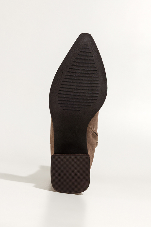 Beżowe kozaki skórzane damskie zamszowe na klocku szeroka cholewka PRODUKT POLSKI Casu 6997-489