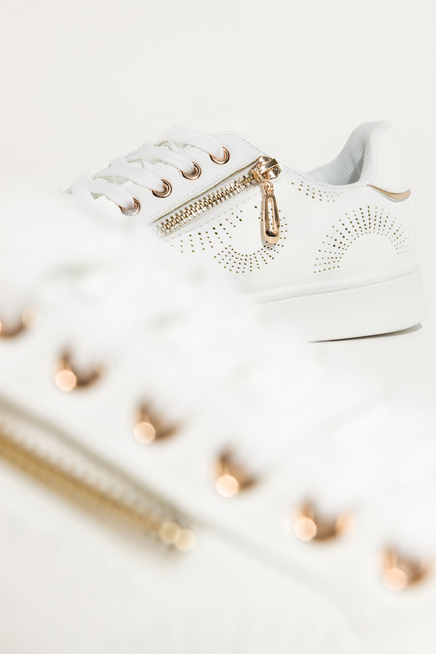 Białe sneakersy damskie buty sportowe z ozdobnym złotym zamkiem sznurowane Casu DXU-32