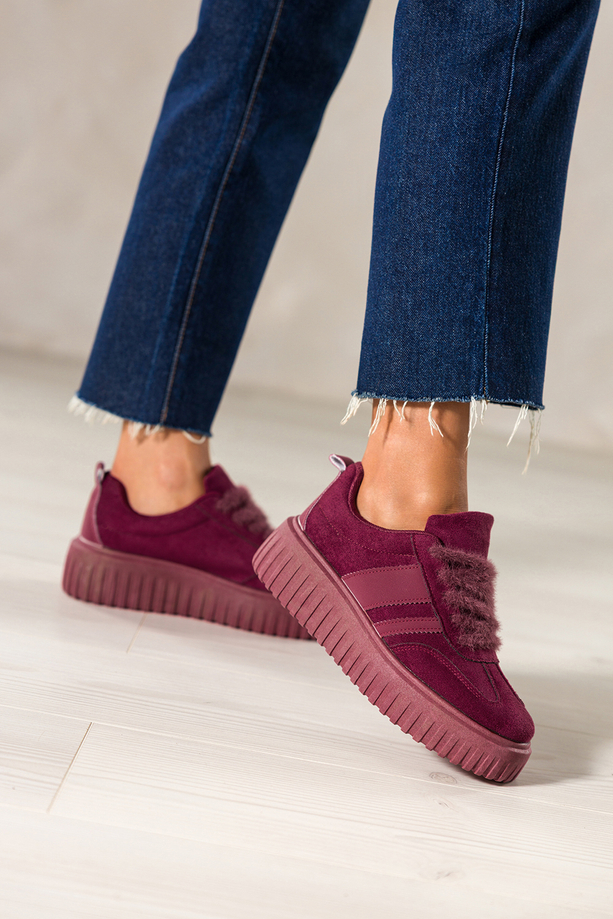 Bordowe sneakersy damskie buty sportowe na żłobionej platformie z futrzaną sznurówką Casu KX696