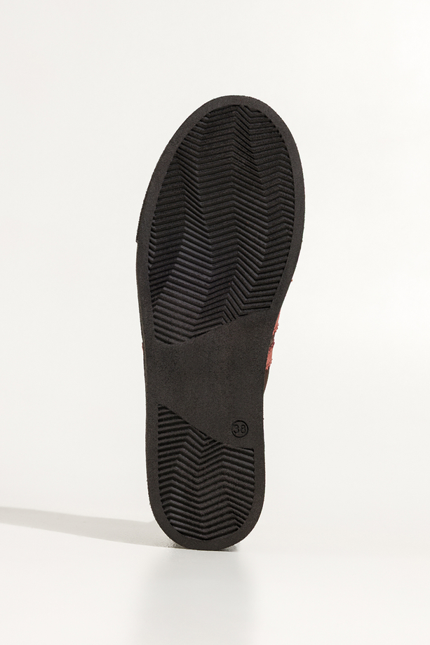 Czekoladowe sneakersy skórzane damskie buty sportowe na platformie z rudymi wstawkami sznurowane PRODUKT POLSKI Casu M8707