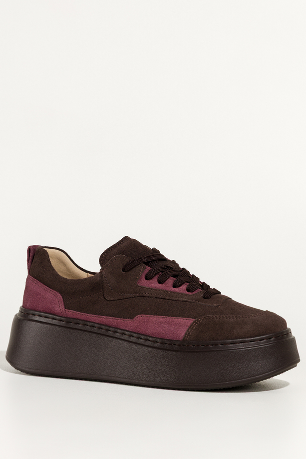 Czekoladowe sneakersy skórzane damskie buty sportowe na platformie bordowe wstawki na cholewce sznurowane PRODUKT POLSKI Casu M8734H6