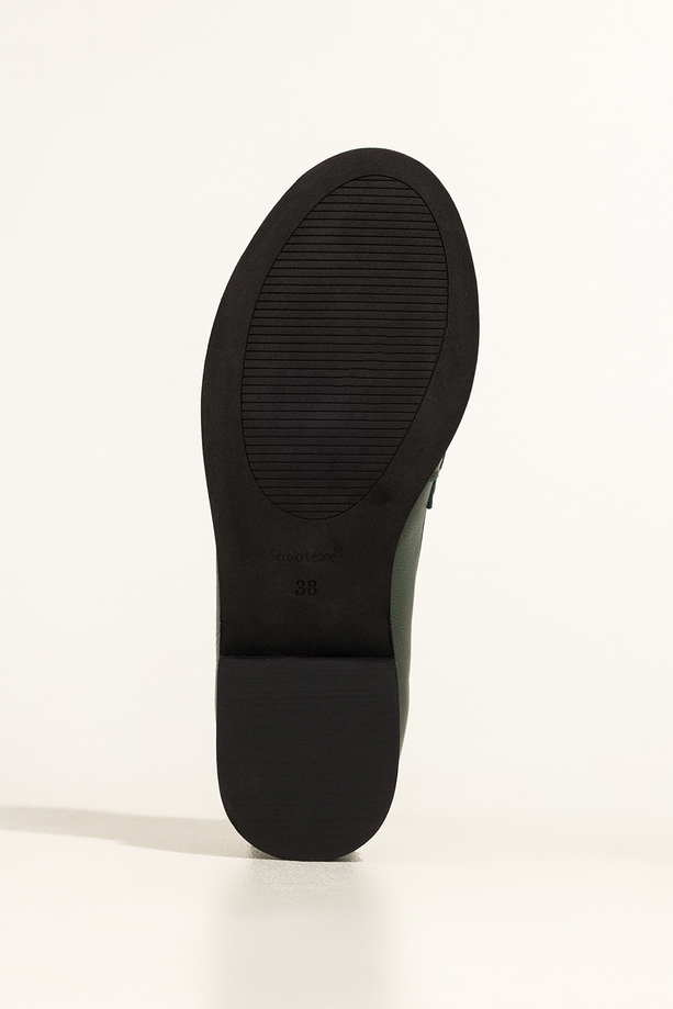 Zielone mokasyny skórzane damskie Sergio Leone na niskim szerokim obcasie ozdobny pasek na cholewce NP74887-H