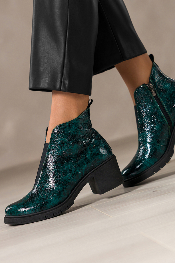 Zielone botki skórzane damskie lakierowane z wzorem wężowym obcas klocek szeroka elastyczna guma na przodzie PRODUKT POLSKI Casu 376