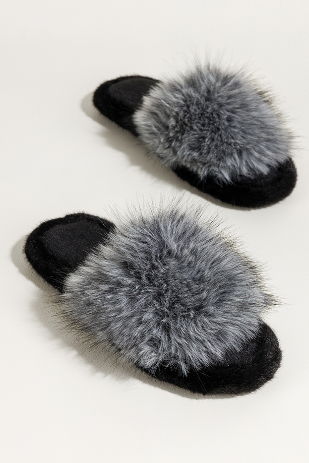 Szare kapcie damskie obuwie domowe futrzane szeroki pasek z długim włosiem Casu UO965