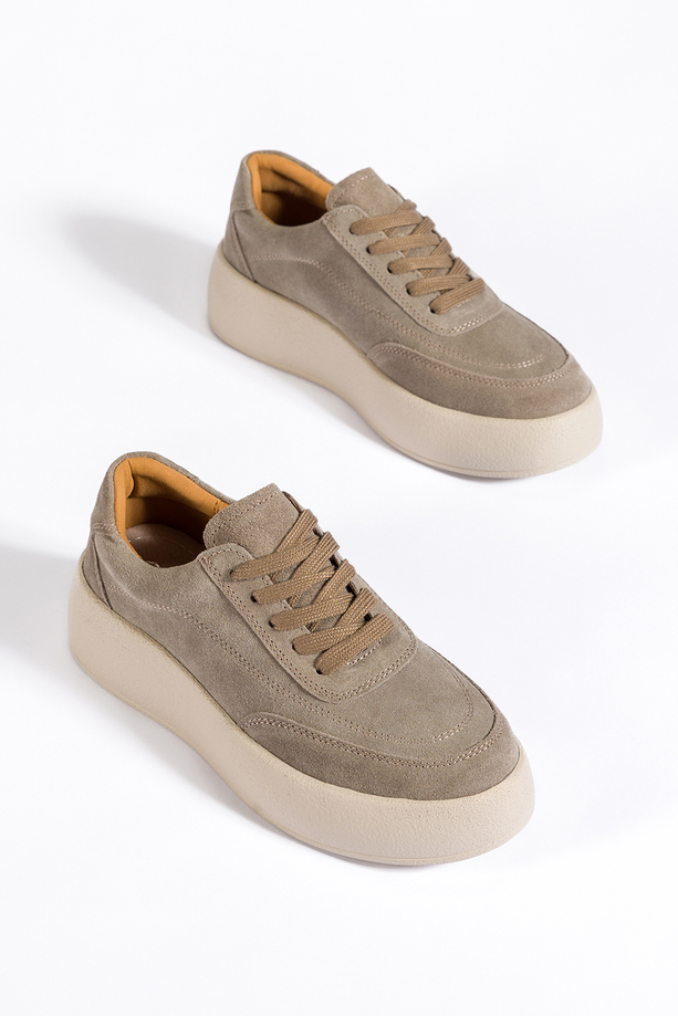 Beżowe sneakersy skórzane damskie creepersy na platformie sznurowane Carla 2323