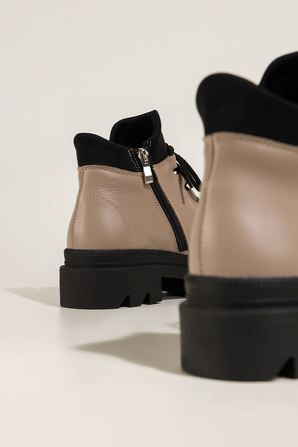 Beżowe botki skórzane damskie na bieżnikowanej podeszwie sznurowane PRODUKT POLSKI Casu A099