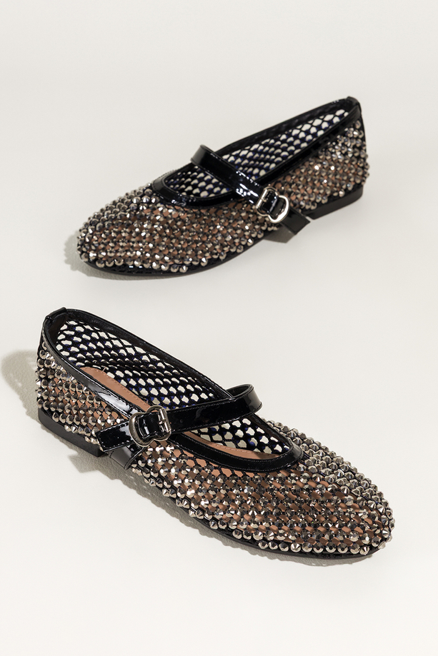 Czarne baleriny damskie Mary Jane z paskiem ażurowa cholewka z błyszczącymi ćwiekami Carla 7783