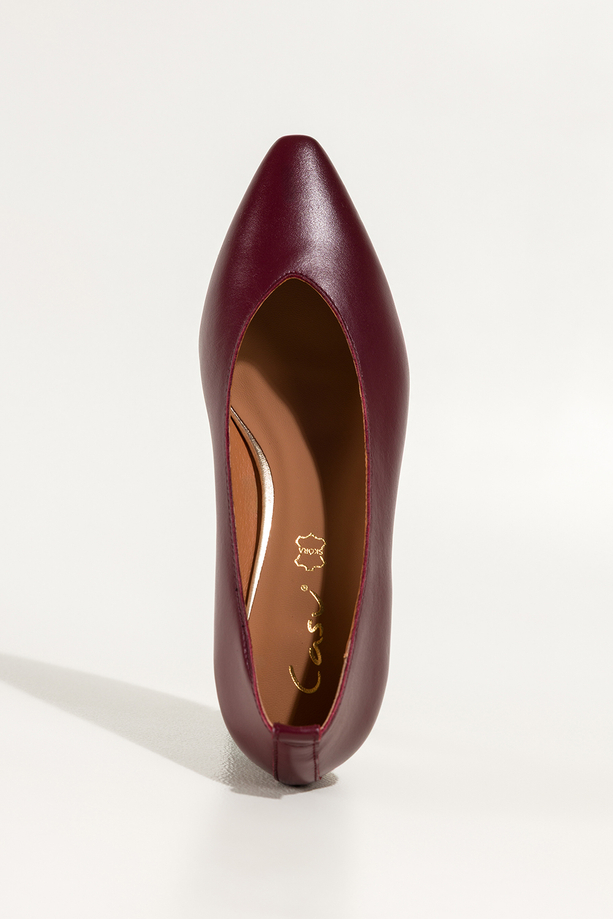 Bordowe czółenka skórzane damskie na niskim klocku wycięcie w cholewce PRODUKT POLSKI Casu 7235-771