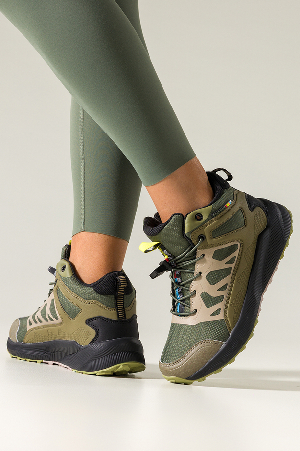 Zielone buty sportowe trekkingowe damskie wodoodporne na bieżnikowanej podeszwie z regulowaną elastyczną sznurówką beżowe wstawki Casu 7493-5D