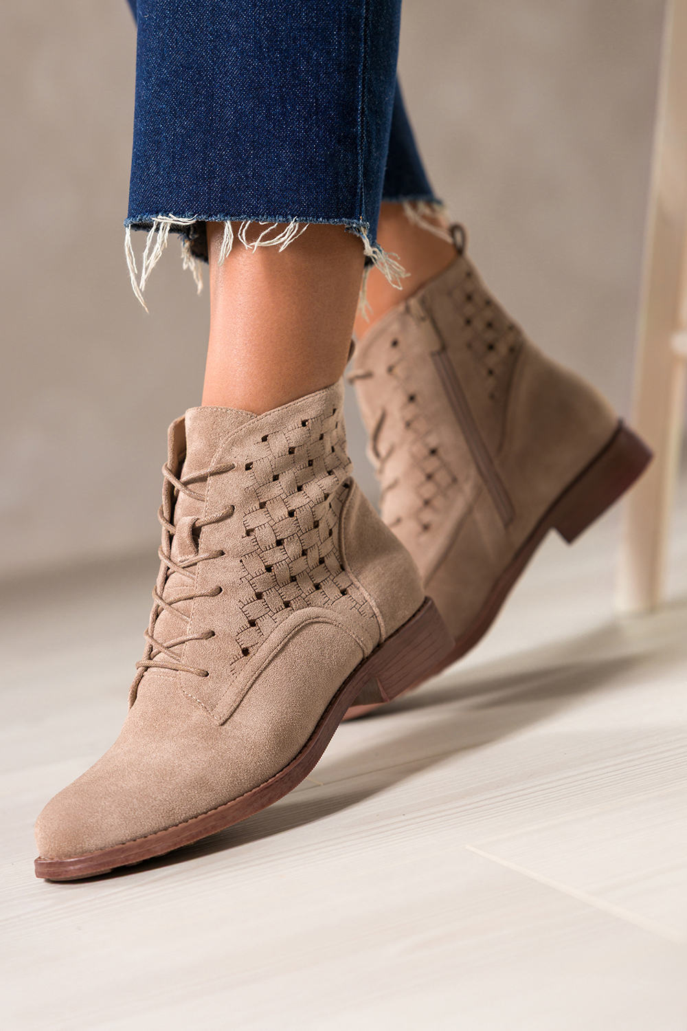 Be�owe botki damskie p�askie a�urowa cholewka sznurowane Carla S7474-7