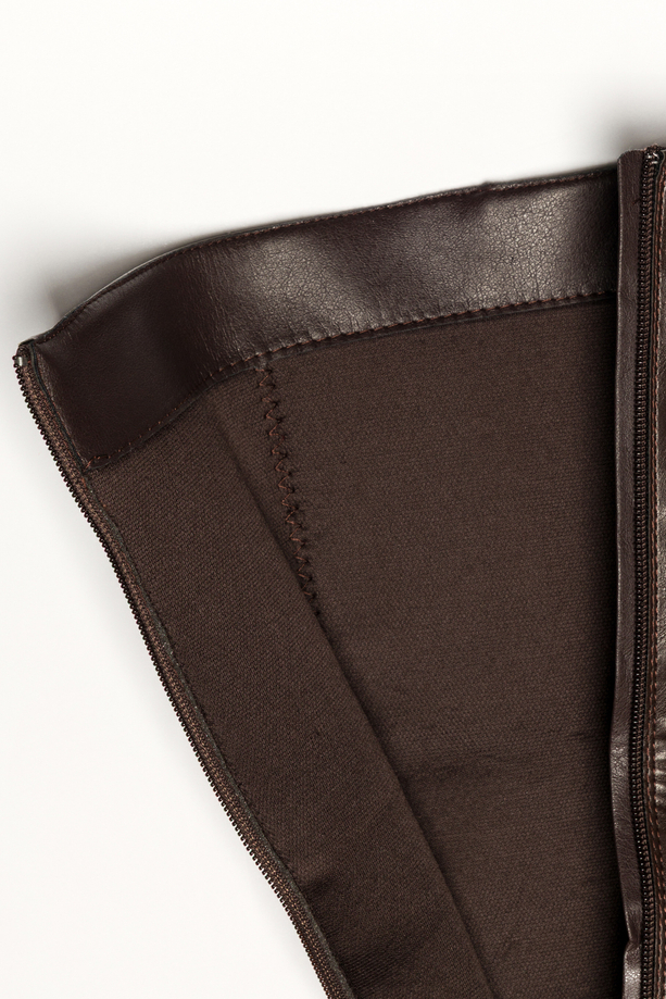 Czekoladowe kozaki damskie na niskim obcasie szeroka cholewka przed kolano Casu 31668