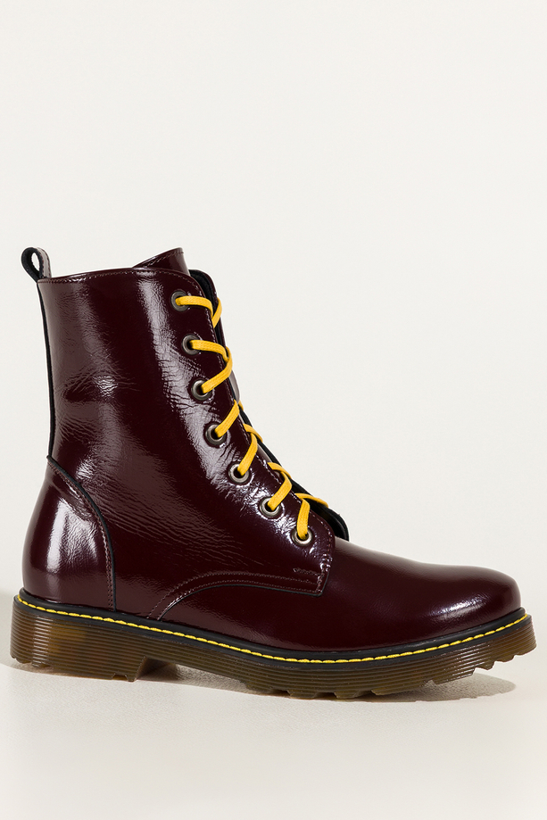 Bordowe botki skórzane damskie lakierowane glany na bieżnikowanej podeszwie z przeszyciami sznurowane PRODUKT POLSKI Casu 7293-ELTZ