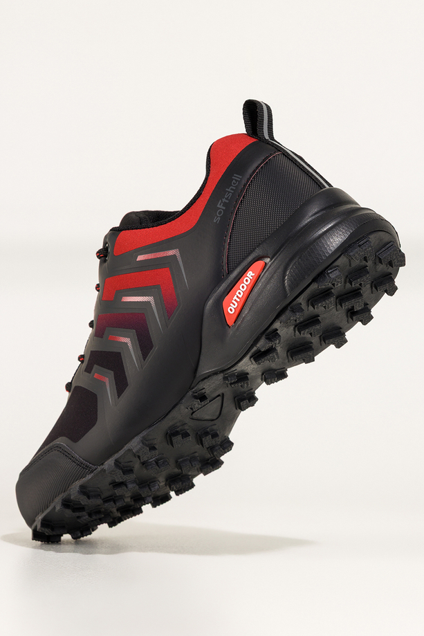 Czarne buty trekkingowe damskie buty sportowe softshell na bieżnikowanej podeszwie czerwone wstawki sznurowane Carla EY82976-5