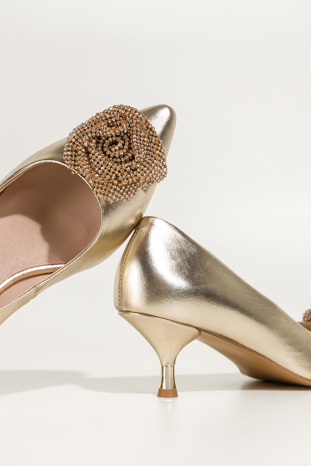 Złote czółenka skórzane damskie kwiat z cyrkoniami niski obcas kieliszek  PRODUKT POLSKI Casu 6926-296