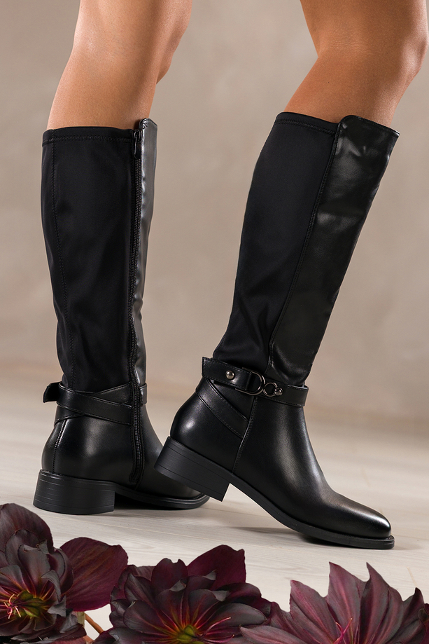 Czarne kozaki damskie na klocku elastyczna cholewka pasek ze stalową ozdobą Casu D728-8