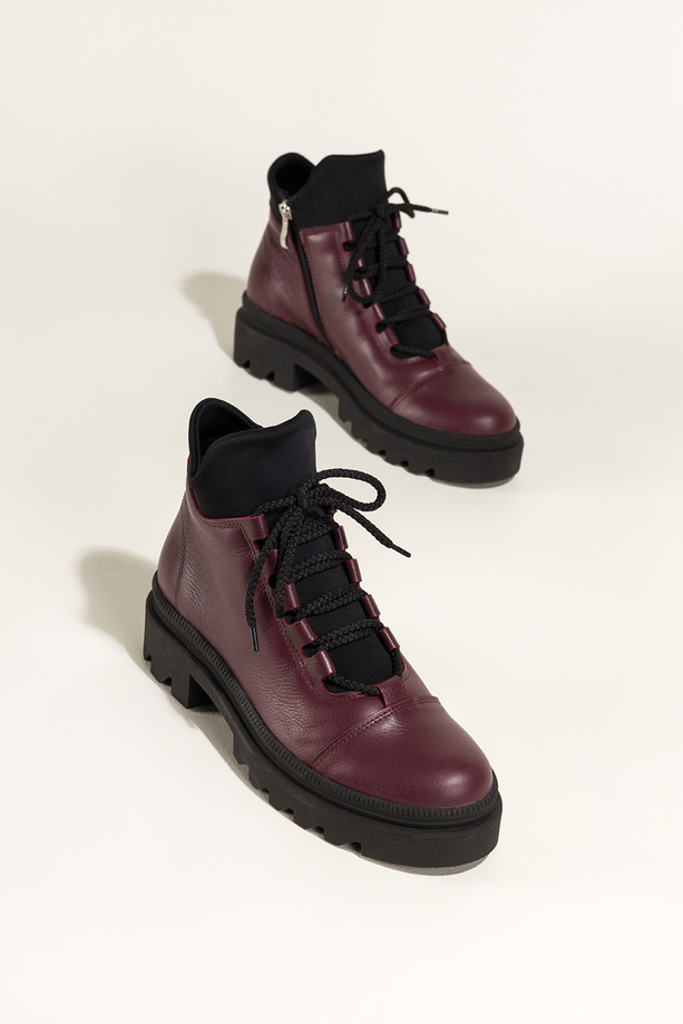 Bordowe botki skórzane damskie na bieżnikowanej podeszwie sznurowane PRODUKT POLSKI Casu A099