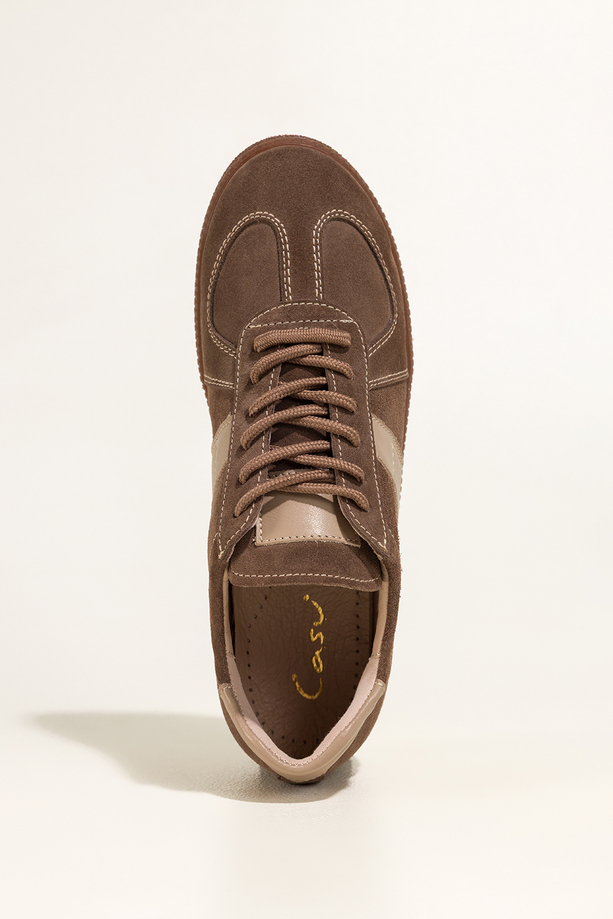 Brązowe sneakersy skórzane damskie buty sportowe na elastycznej podeszwie z beżowymi wstawkami sznurowane PRODUKT POLSKI Casu 7119-498-714