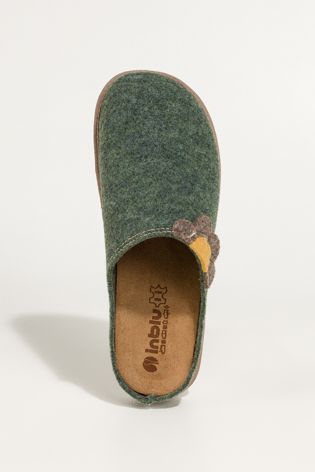 Zielone kapcie damskie Inblu obuwie domowe z wyjmowaną skórzaną wkładką ozdobny kwiat XH999956