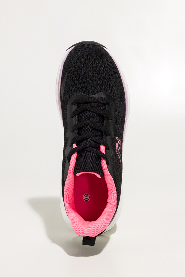 Czarne sneakersy damskie buty sportowe z perforacją na białej żłobionej platformie różowe wstawki sznurowane Carla QP-0618-4