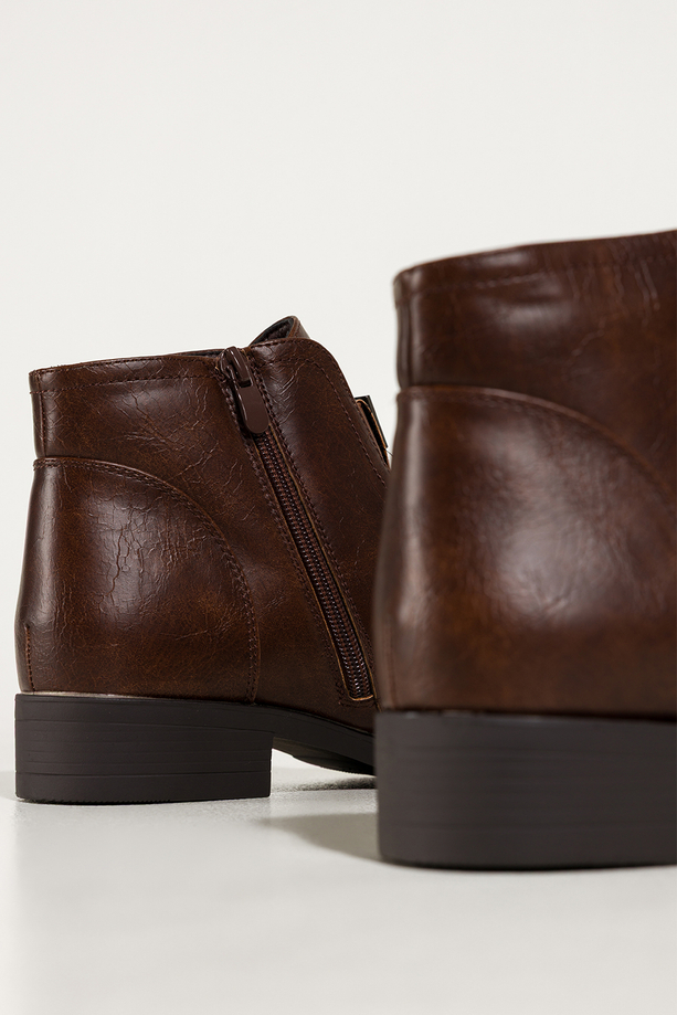 Brązowe botki damskie na szerokim niskim klocku stalowe ozdoby Carla Y-6-8636