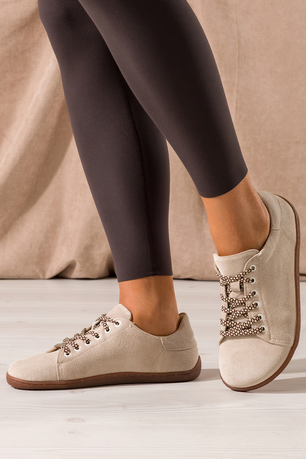 Beżowe buty barefoot skórzane zamszowe damskie szerokie na elastycznej płaskiej podeszwie sznurowane PRODUKT POLSKI Casu N1120