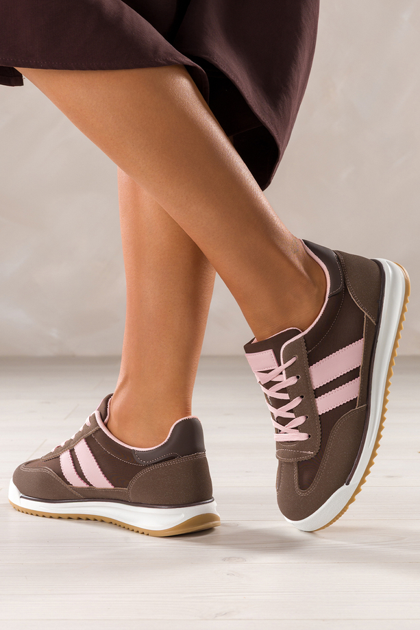 Brązowe sneakersy damskie buty sportowe na białej platformie różowe wstawki sznurowane Casu 7K87-BW5746-98