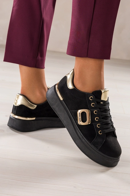 Czarne sneakersy damskie buty sportowe na platformie ze złotą ozdobą sznurowane Carla TY983