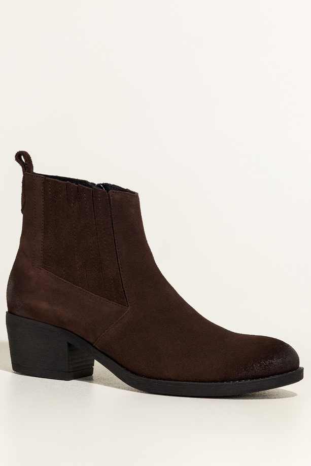 Czekoladowe botki skórzane damskie kowbojki na szerokim ściętym klocku guma w cholewce PRODUKT POLSKI Casu 39455