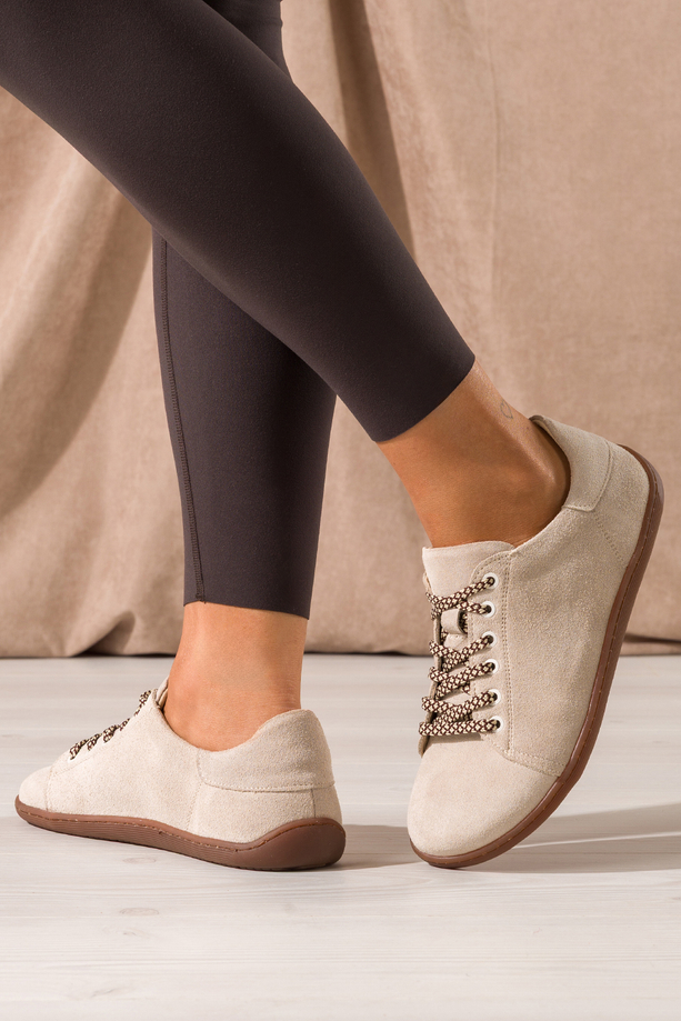 Beżowe buty barefoot skórzane zamszowe damskie szerokie na elastycznej płaskiej podeszwie sznurowane PRODUKT POLSKI Casu N1120
