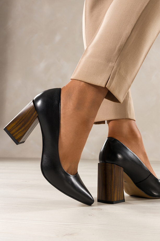 Czarne czółenka skórzane damskie na ozdobnym brązowym klocku PRODUKT POLSKI Casu 7640-899-DWM
