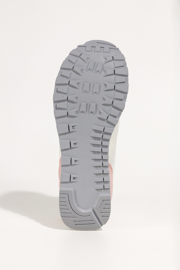 Białe sneakersy damskie buty sportowe na żłobionej podeszwie sznurowane niebieskie wstawki Casu 7398-89D