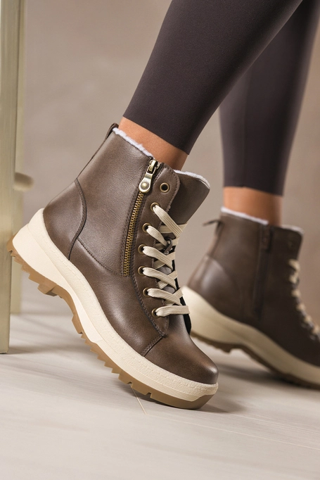 Brązowe botki damskie na bieżnikowanej elastycznej platformie ozdobny zamek na cholewce sznurowane Casu 1912-6