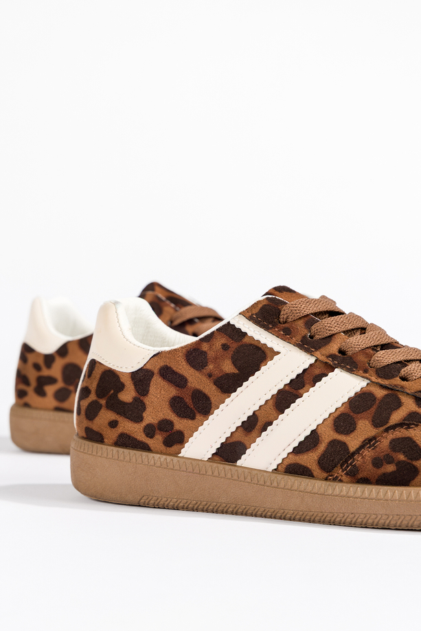 Brązowe sneakersy damskie buty sportowe na elastycznej płaskiej podeszwie lamparci wzór podwójne sznurówki Casu B-6610