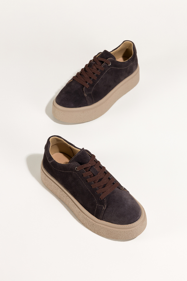 Brązowe sneakersy skórzane damskie creepersy na platformie sznurowane Carla 7593