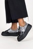 Czarne sneakersy skórzane damskie na platformie sznurowane z ozdobą wzór zebra PRODUKT POLSKI Casu DS-711