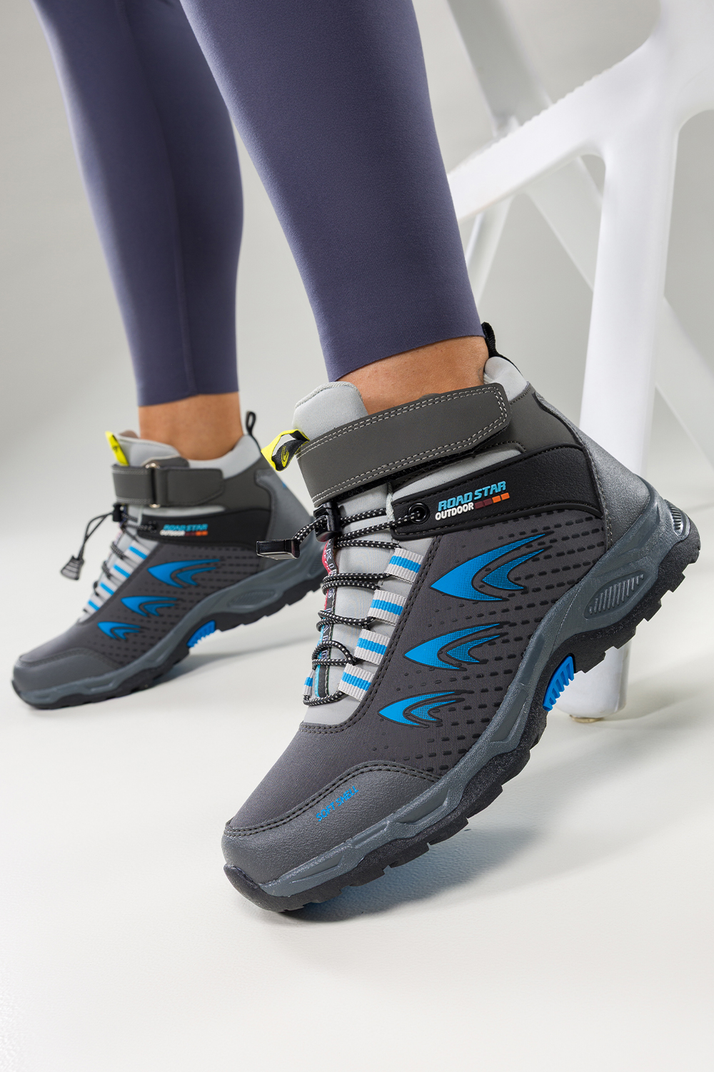 Szare buty trekkingowe damskie na bienikowanej podeszwie z regulowan elastyczn sznurwk niebies