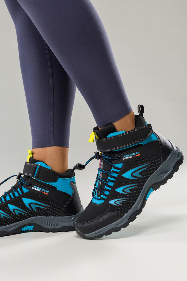 Czarne buty trekkingowe damskie na bieżnikowanej podeszwie z regulowaną elastyczną sznurówką niebieskie wstawki softshell Casu 2310-14W