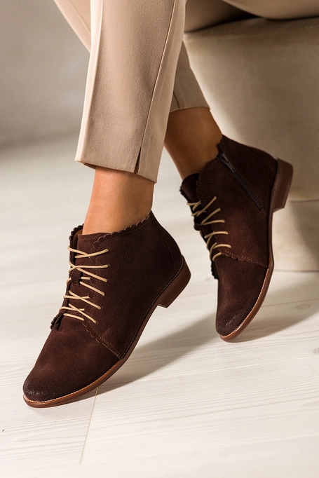 Czekoladowe botki skórzane damskie z ozdobnymi wycięciami sznurowane PRODUKT POLSKI Casu 5921-SLTO H