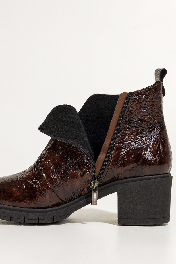 Brązowe botki skórzane damskie lakierowane z wzorem obcas klocek szeroka elastyczna guma na przodzie PRODUKT POLSKI Casu 376