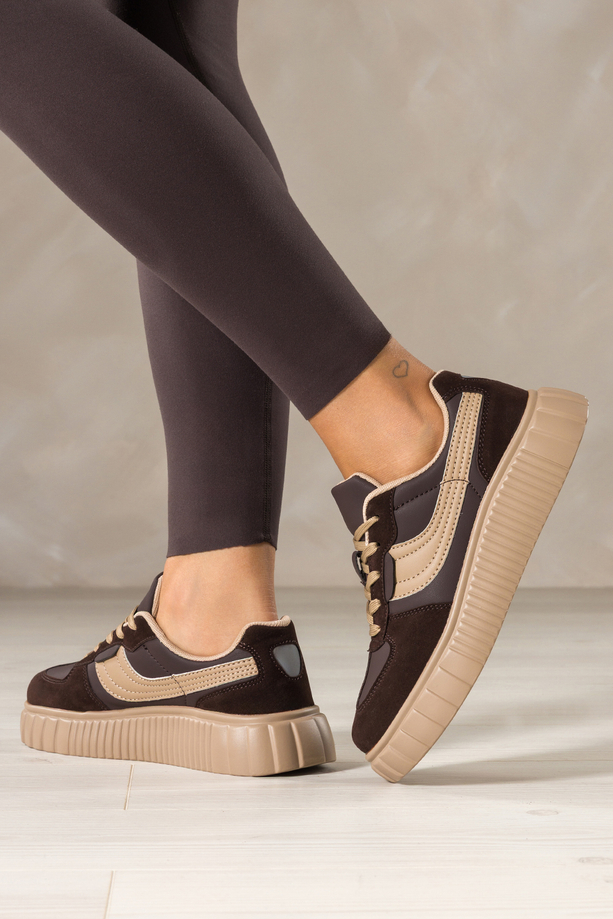 Czekoladowe sneakersy damskie buty sportowe na beżowej platformie sznurowane beżowe wstawki Carla OCX-1375