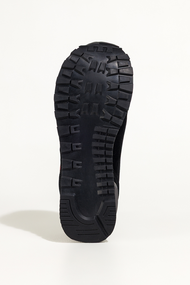 Czarne sneakersy damskie buty sportowe na żłobionej podeszwie sznurowane czerwone wstawki Casu 7398-2D