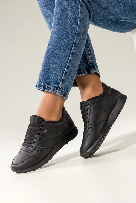 Czarne sneakersy damskie buty sportowe sznurowane Carla 8210-8